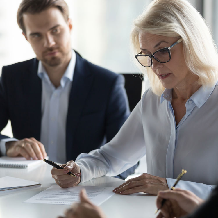 image-business-people-talking image-business-people-talking